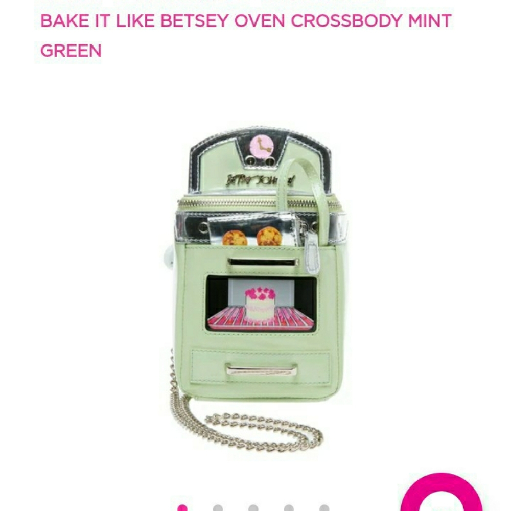 Betsey Johnson oven crossbody